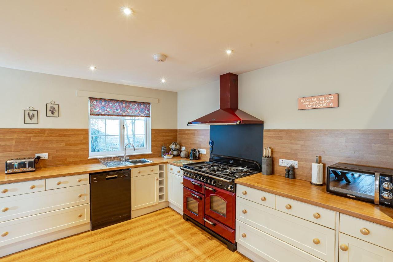 Sparrowhawk Cottage With Hot Tub Newton Stewart Exterior photo