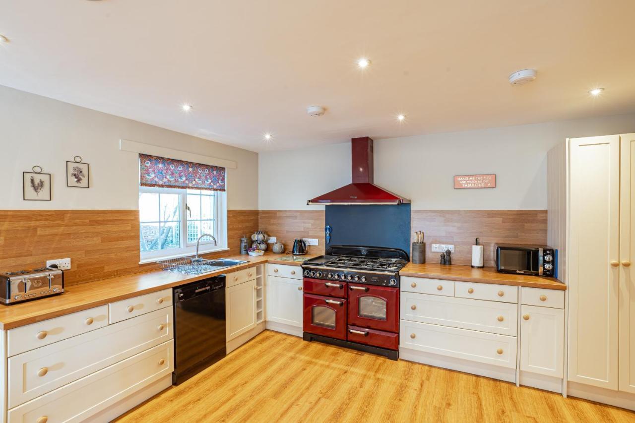 Sparrowhawk Cottage With Hot Tub Newton Stewart Exterior photo