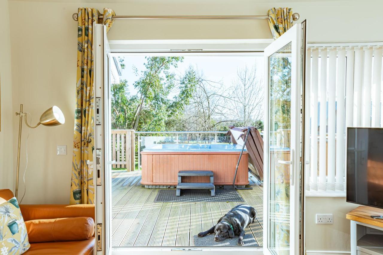 Sparrowhawk Cottage With Hot Tub Newton Stewart Exterior photo